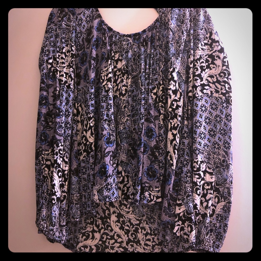 Flowy floral long-sleeved blouse